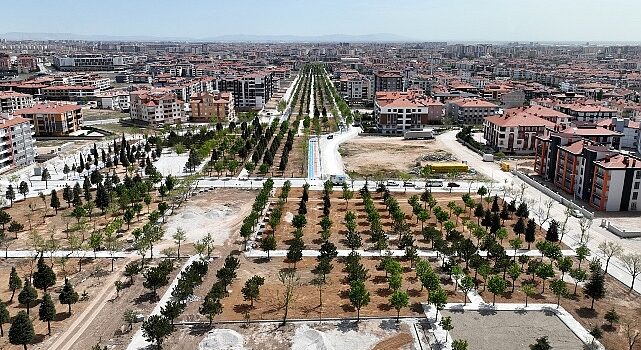 Şehri imar ederken yeşil dokuyu da ihmal etmeyen Selçuklu Belediyesi Selahaddin Eyyubi Mahallesi’nde yapımına devam ettiği Yelda Parkı’nda çalışmaları son hızla devam ettiriyor