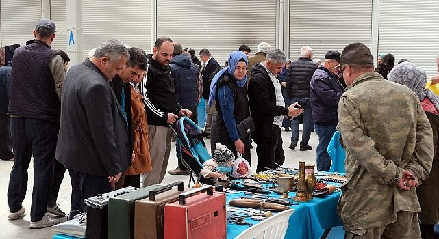 Selçuklu 2.El Pazarı vatandaşlardan oldukça yoğun ilgi gördü