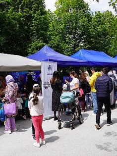 Selçuklu Belediyesi, her yıl Bosna Hersek’in Saraybosna ve Zenica şehirlerinde  düzenlenen “Türkiye Günleri Çocuk Şenliği”nde