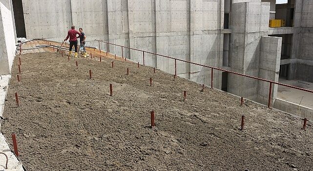 Serik Kongre ve Kültür Merkezi inşaatında sahne ve üst balkon imalatları tamamlandı