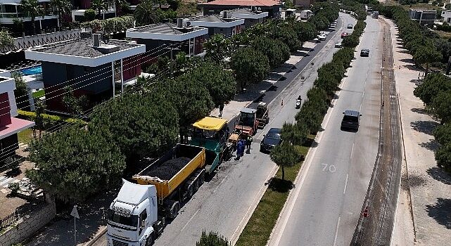 Üç ilçede 14 km yol asfaltlanıyor İzmir Büyükşehir Belediyesi asfalt atağı başlattı