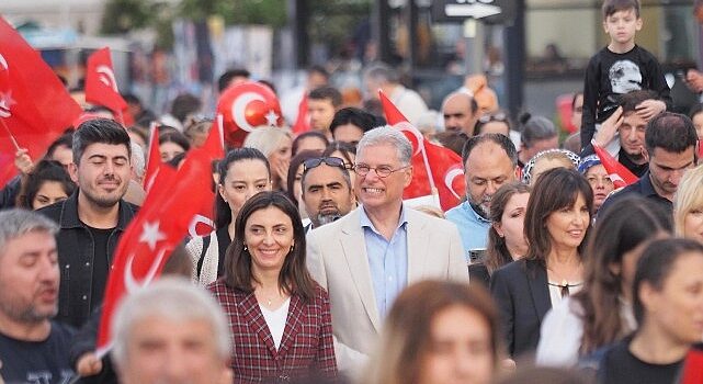 Ulu Önder Gazi Mustafa Kemal Atatürk’ün doğum günüm dediği 19 Mayıs, Mudanya’da coşkuyla kutladık. Gençlerin sahne aldığı kutlamalarda, duygu ve sevinç bir arada yaşandı