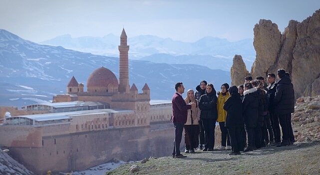 “Ağrı’nın Zirvesinden Gerçek Hikayeler”  Teknoloji ile Hayallerine Ulaşmak İsteyen Öğrencilerin Hikayesi Belgesele Dönüştü