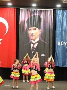 Aydın Büyükşehir Belediyesi çocuk gelişim merkezleri mezunlarını vermeye devam ediyor