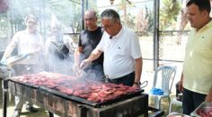 Başkan Topaloğlu’ndan öğrencilere mangal partisi