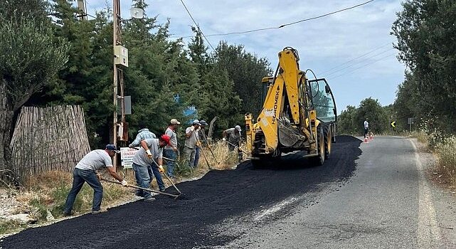 Burhaniye Belediyesi Fen İşleri Müdürlüğü ekipleri tarafından asfalt yama çalışmalarıyla onarıldı