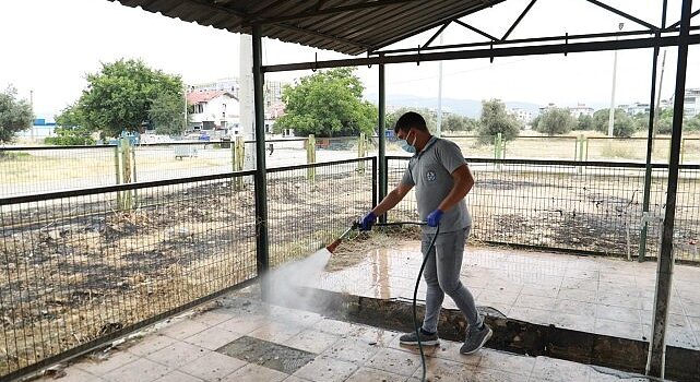 Burhaniye Belediyesi Kurban kesim alanlarının temizlik ilaçlama ve dezenfekte işlemlerini gerçekleştirdi