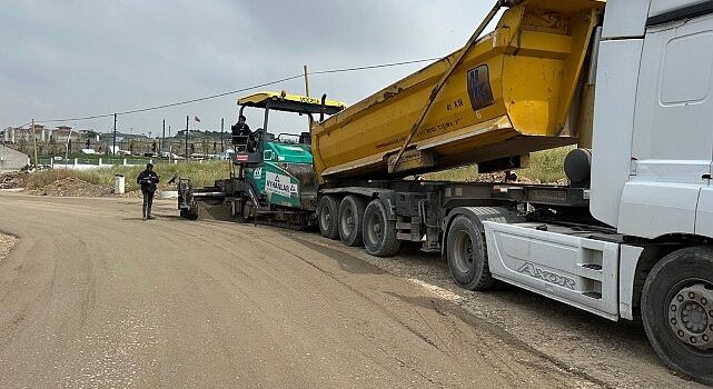 Çayırova Millet Bahçesi’nin çevre yolları asfaltlanıyor