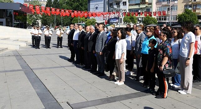 Çevre Haftası kutlamaları çelenk töreniyle başladı