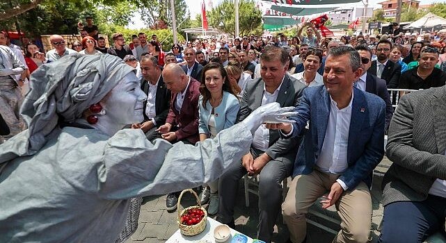 CHP Genel Başkanı Özgür Özel, Bornova Kiraz Festivali’nde konuştu: “İzmir ikinci memleketim”