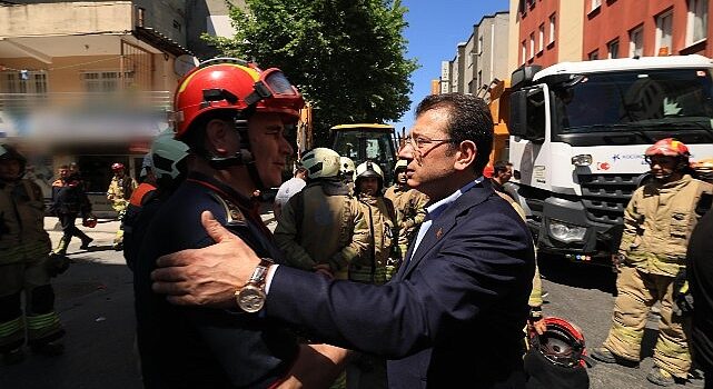 Ekrem İmamoğlu, Küçükçekmece’de çöken binanın enkazında incelemelerde bulunduktan sonra, gazetecilere konuyla ilgili açıklama yaptı