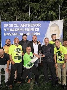 Gölcük Belediyesi 12. Birimler Arası Futbol Turnuvası’nda; Gelir Müdürlüğü’nü penaltılar sonucu yenen Gençlik Ve Spor Hizmetleri Müdürlüğü şampiyon oldu