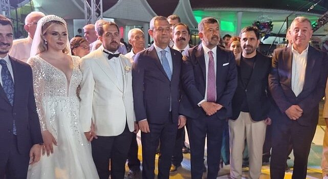 Güzelbahçe Belediye Başkanı Mustafa Günay, CHP Genel Başkanı Özgür Özel’inde katıldığı Melisa Yavaşoğlu ve Gaffar Çiçek’in düğün töreninde nikah şahitliği yaptı