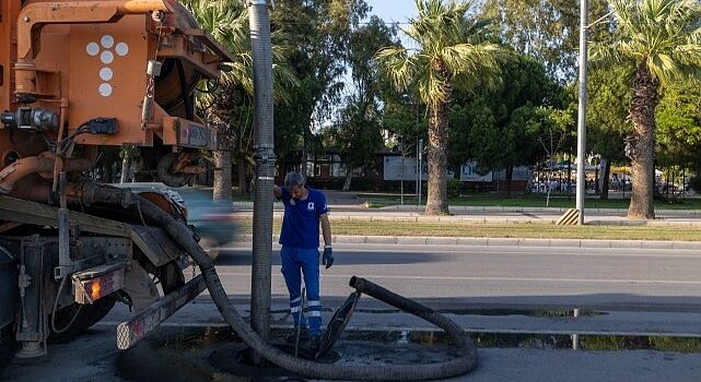 İzmir’in altyapı hatlarında temizlik seferberliği