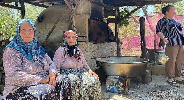 İznik’e bağlı Göllüce Mahallesi’nde asırlardır imece usulüyle devam eden ‘Dede Çorbası’ etkinliği bu yıl da gerçekleşti