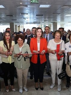 Karaman Belediyesi öncülüğünde Hayat Boyu Öğrenme Haftası etkinlikleri kapsamında düzenlenen yılsonu sergisi Lütfi Elvan Fuar ve Kongre Merkezi’nde açıldı