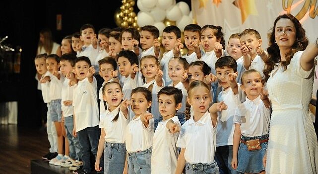 Karşıyaka’nın anaokullarını yıl sonu coşkusu sardı