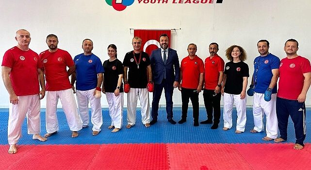 Kemer Belediyesi Karate Antrenörü Akar, milli takım kampında