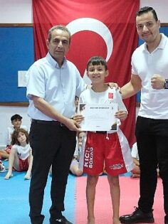 Kemer Belediyesi Kick Boks sporcuları kuşak atladı