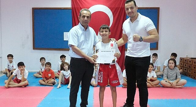 Kemer Belediyesi Kick Boks sporcuları kuşak atladı