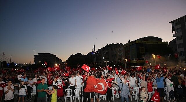 Kent Meydanında çifte bayram coşkusu