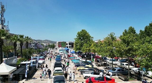 Klasik otomobiller Urla’da buluştu