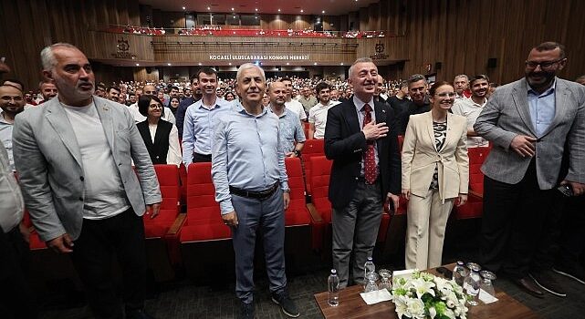 Kocaeli Büyükşehir Belediye Başkanı Tahir Büyükakın, Büyükşehir personeliyle bayramlaştı