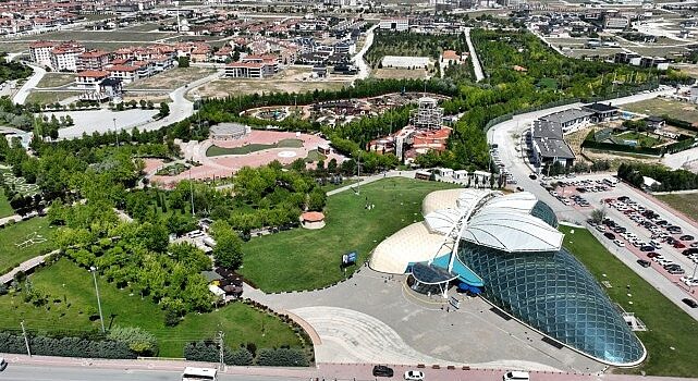 Konya’da güzel havayı fırsat bilen vatandaşlar Selçuklu’nun sembol mekanlarına akın etti