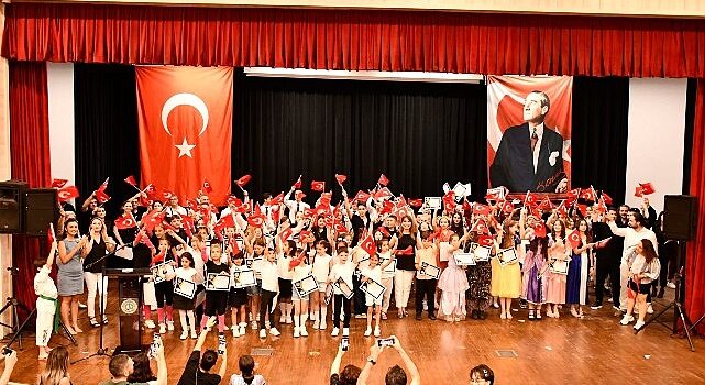 Malkara Belediye Akademisi, yıl boyunca başarılarla dolu bir dönemi muhteşem bir yıl sonu programıyla taçlandırdı