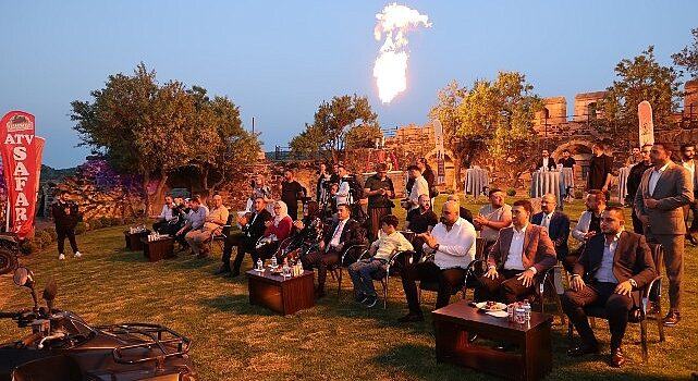 Nevşehir Belediyesi himayesinde bu yıl ilki gerçekleştirilecek olan Kapadokya Güzel Atlar Diyarı Festivali için start verildi. 1 ay boyunca Kayaşehir’de gerçekleştirilecek olan festivale birçok ünlü sanatçı katılacak