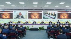 Rosneft CEO’su küresel ihtiyaçları karşılamak için dengeli bir enerji geçişini destekliyor