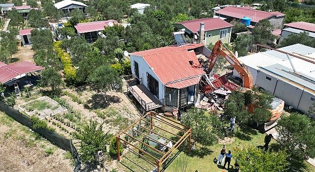 Seferihisar’da hobi bahçelerinin yıkımına başlandı