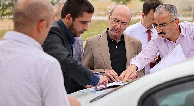 Selçuklu Belediye Başkanı Ahmet Pekyatırmacı, ilçeye kazandırılacak olan ve yapımı devam eden Yelda Parkı’nın yapım çalışmalarını yerinde inceledi