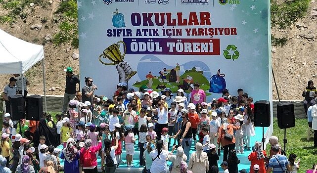 Selçuklu Belediyesi’nin toplumda sıfır atık bilinci oluşması adına düzenlediği “Okullar Arası Sıfır Atık Yarışması”nın ödül töreni gerçekleşti