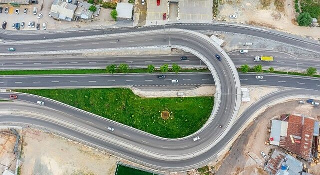 Solaklar Köprülü Kavşağı’na kadın eli değdi