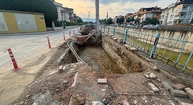 Akarca deresi üzerine yaya köprüsü yapılıyor