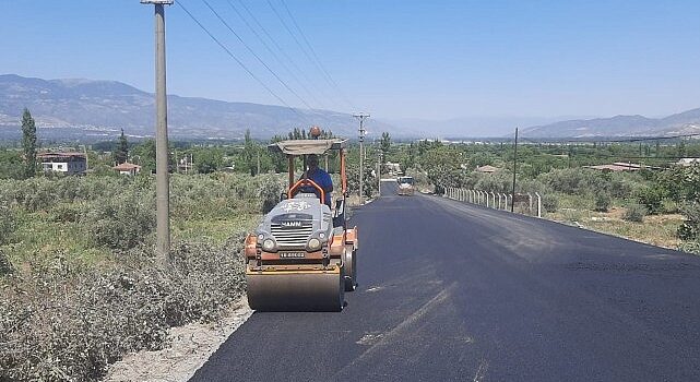 Aydın Büyükşehir Belediyesi, kente yeni yollar kazandırmak ve mevcut yolları yenilemek için çalışmalarını sürdürüyor