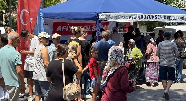 Aydın Büyükşehir Belediyesi, Muharrem ayının gelmesiyle birlikte her yıl geleneksel olarak yaptığı aşure ikramlarını, bu yıl da gerçekleştirdi