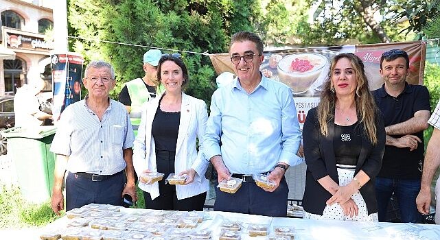 Başkan Mutlu’dan vatandaşlara aşure ikramı