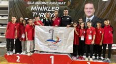 Bayraklılı sporcular Sivas’tan dereceyle döndü