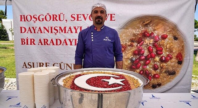 Büyükşehir Belediyesi üç noktada aşure dağıttı