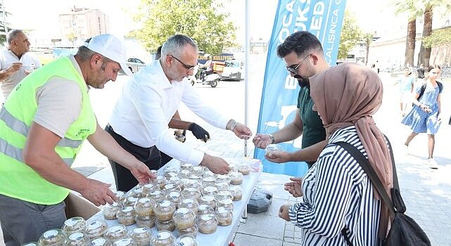 Büyükşehir’den binlerce vatandaşa aşure ikramı