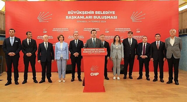 CHP Genel Başkan Yardımcısı Gökan Zeybek ile TBB ve İBB Başkanı Ekrem İmamoğlu, CHP’li büyükşehir belediye başkanlarıyla Florya’daki İPA yerleşkesinde bir araya geldi