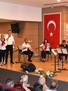 Çiğli Belediyesi Bağlama Kursiyerlerinden Eşsiz Konser