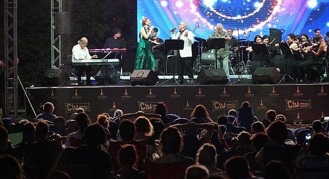 Çim Konserleri başladı