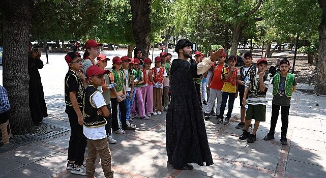 Genç KOMEK Öğrencileri Konya’nın Tarihi Şahsiyetlerini Yakından Tanıyor