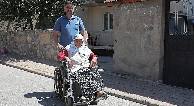 Hüsne Teyze Tekerlekli Sandalyesine Kavuştu…