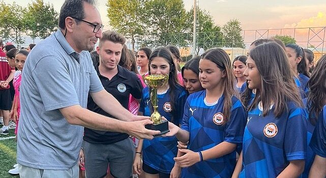 İzmir’in futbolcu kızları geleceğe umut oldu