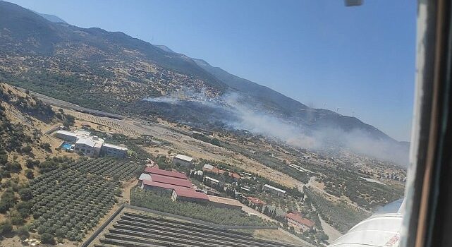 İzmir’in Menemen ilçesindeki yangına müdahale sürüyor