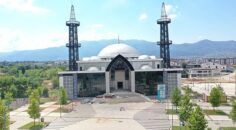 Kartepe Kent Meydanı Camii’nde hummalı çalışma